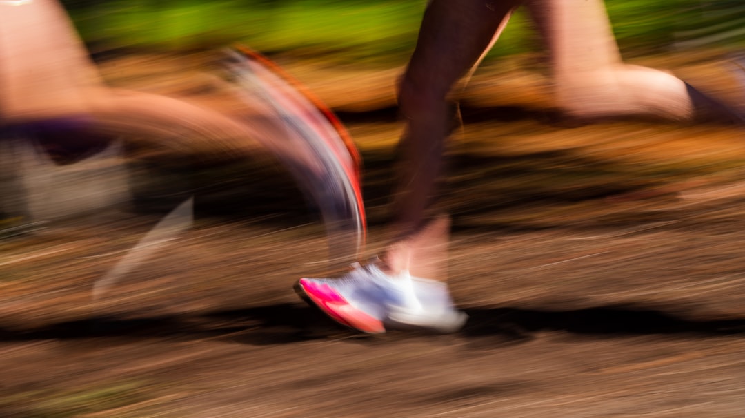 面倒な日を乗り越えて運動を続ける人のイメージ — 走り出す一歩