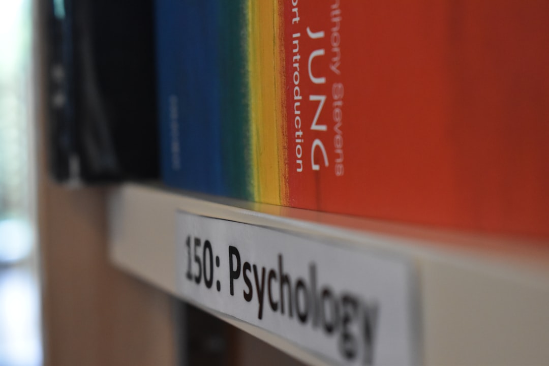 習慣化の脳科学とメカニズムを裏づける研究の書棚