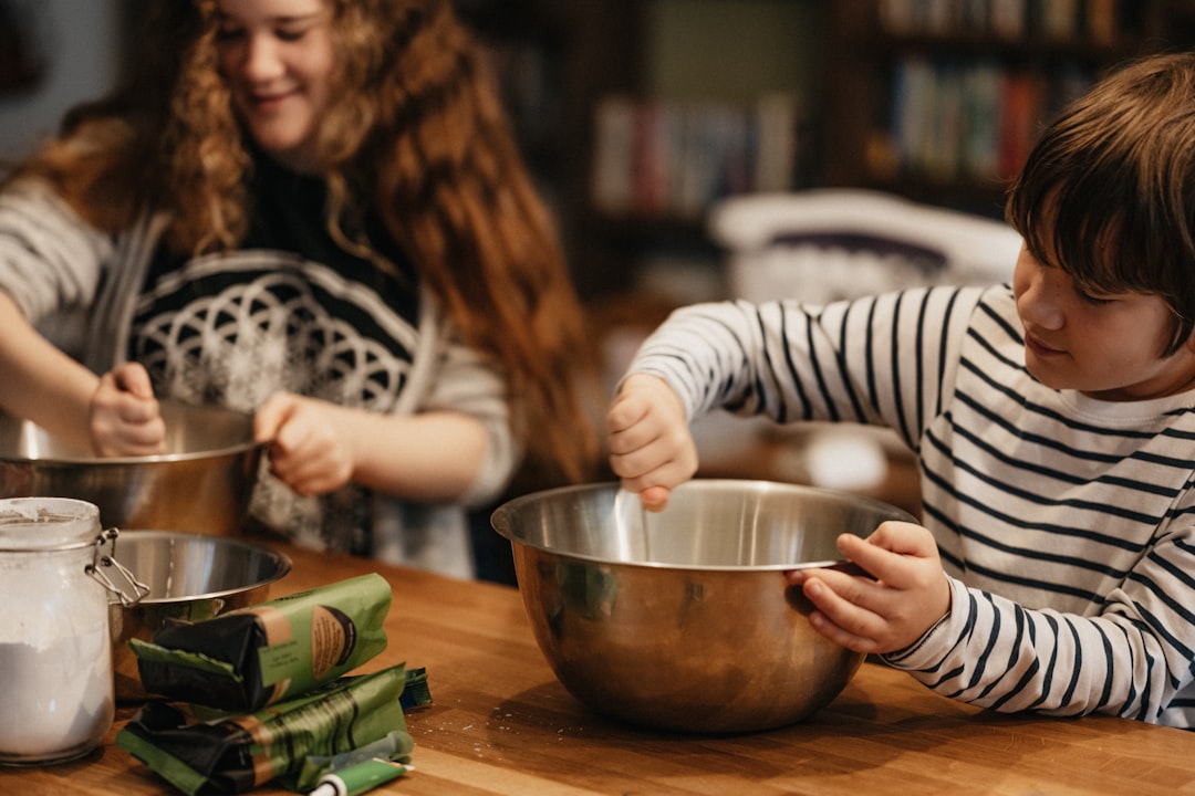 親子で一緒に料理をする — 親の姿が子どもの習慣を育てる