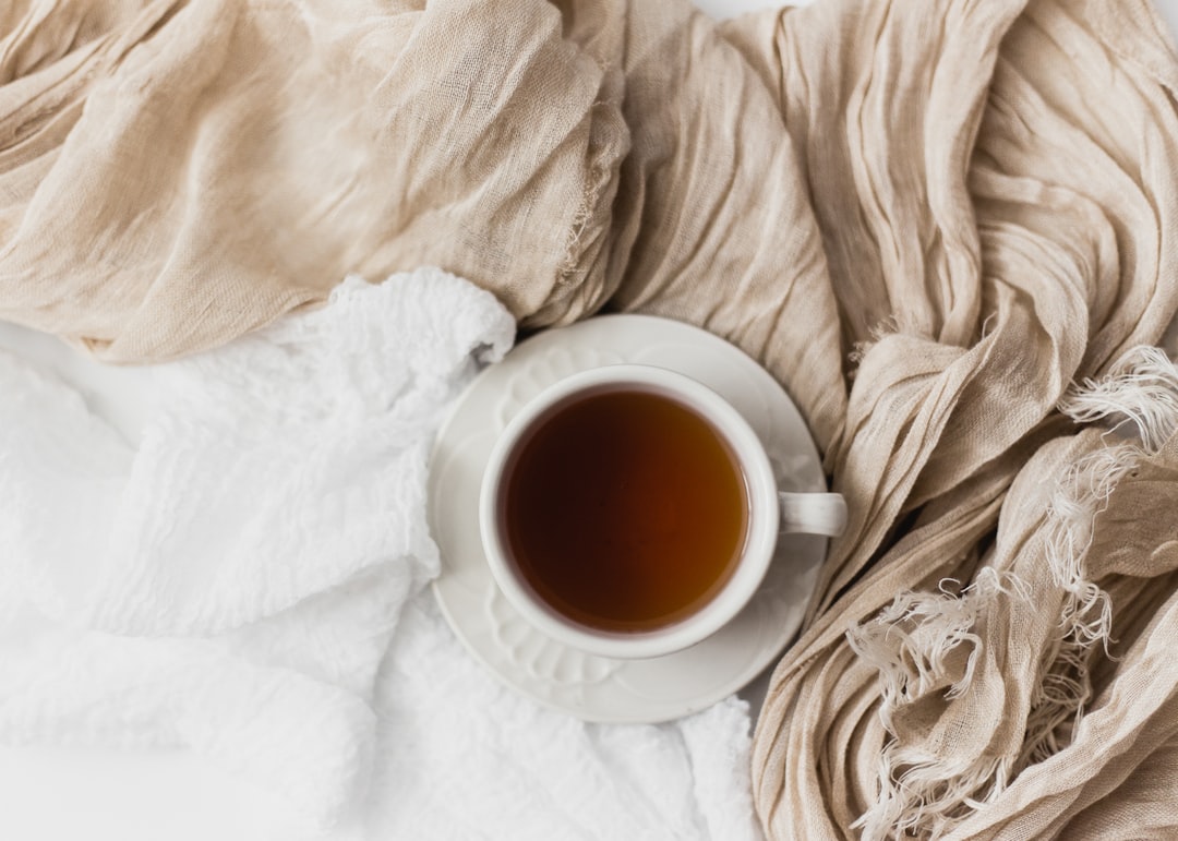 自分を責めず穏やかに続ける — 温かいお茶でひと息つく時間